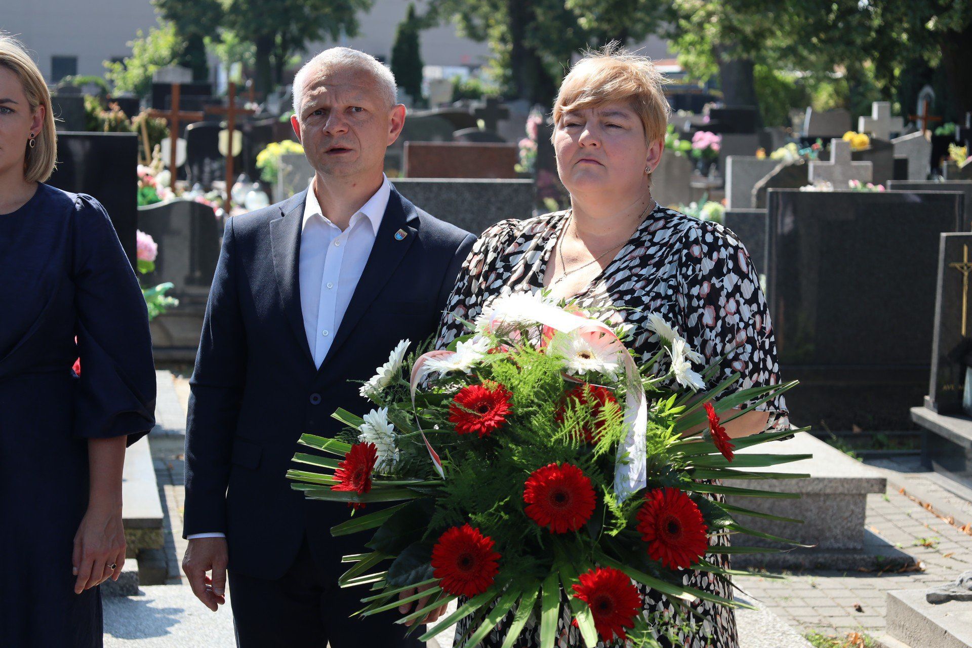 Delegacje złożyły kwiaty pod iglicą 56 PP Wlkp. (2 PSW), który znajduje się obok mogił weteranów wojny polsko-bolszewickiej
