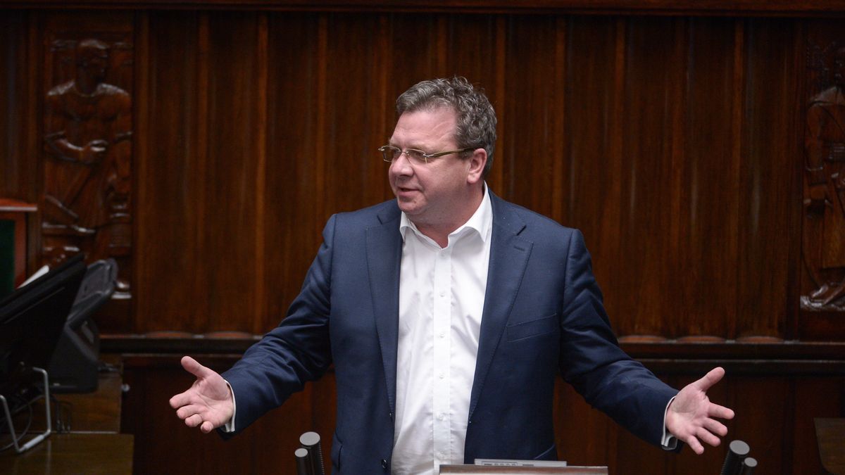 Micha� W�jcik
Warszawa, 24.04.2024. Pose� PiS Micha� W�jcik przemawia na sali Sejmu w Warszawie, 24 bm. Sejm zajmuje si� informacj� prokuratora generalnego Adama Bodnara o kontroli operacyjnej w Polsce, m.in. przy u�yciu Pegasusa. (mr) PAP/Marcin Obara
Marcin Obara
10, 10., kadencja, kadencji, obrady, parlament, polityk polityka, posiedzenie, posiedzenie Sejmu, sala obrad, sejm, sejmowa, X, Sejm RP, 10. posiedzenie, gest