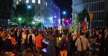 LEX TVN. PiS "siłą przepchnął swoją wolę kolanem". Prawnicy i medioznawcy bezlitośni dla rządu