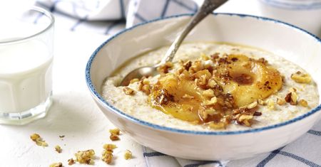 Śniadanie Bircher-Bennera. Jak przygotować szwajcarską owsiankę?