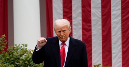 Ekspert o cłach Trumpa. "Bomba" i "trzęsienie ziemi"