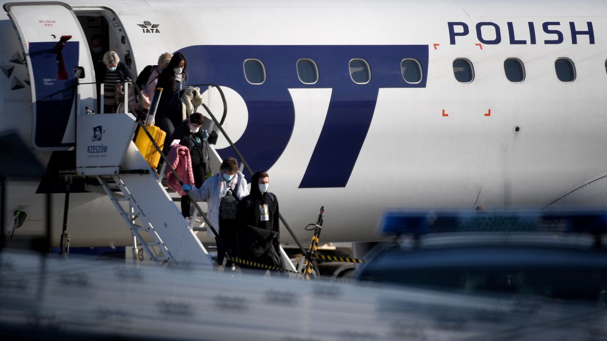 Obowiązkowe maseczki to jeszcze nic. Przewoźnicy wprowadzają wiele obostrzeń dla pasażerów