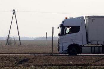 Szczecin: Ciężarówki z których wycieka podejrzana ciecz