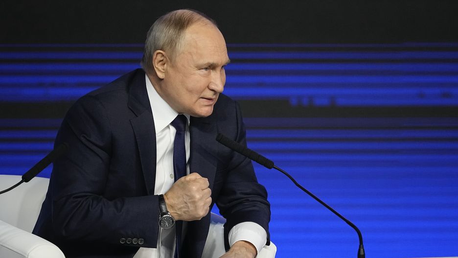 Russian President Vladimir Putin gestures at a meeting with his election campaign activists in Moscow, Russia, 31 January 2024. The Russian presidential elections will be held from 15 to 17 March 2024. EPA/ALEXANDER ZEMLIANICHENKO / POOL Dostawca: PAP/EPA.