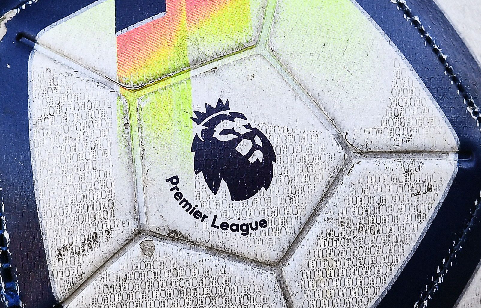 Kuriozalny problem w Premier League. Piłkarze narzekają na... piłki 