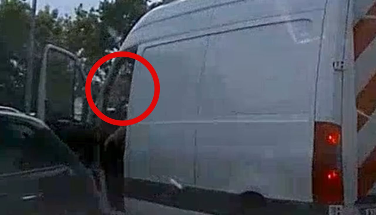 Sceny na parkingu w Szprotawie. Nagle zaczął wyzywać kobietę