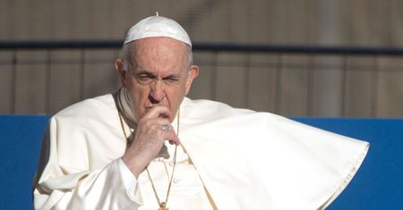 Papież Franciszek zamilkł. Chwilę później padły gorzkie słowa o wojnie