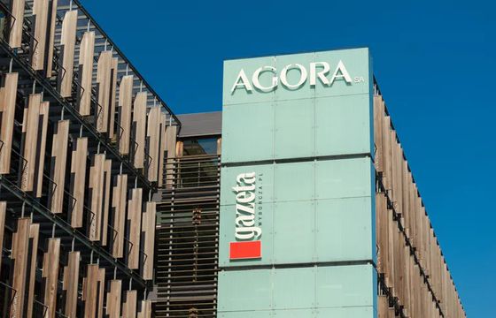 Agora znów będzie zwalniać. Tyle wydaje na pracowników