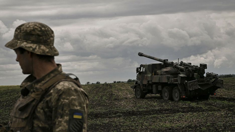 TemporaryAn Ukrainian officer stands in front of a French self-propelled 155 mm/52-calibre gun Caesar at a front line in the eastern Ukrainian region of Donbas on June 15, 2022. - Ukraine pleaded with Western governments on June 15, 2022 to decide quickly on sending heavy weapons to shore up its faltering defences, as Russia said it would evacuate civilians from a frontline chemical plant. (Photo by ARIS MESSINIS / AFP)ARIS MESSINIS
