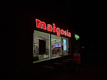 Warszawa: Na Żoliborzu powrócił kultowy neon. Przygotowany jak za dawnych lat