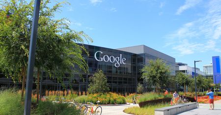 Google zamknęło mu kanał YouTube, pojechał się zemścić. Wziął trzy kije baseballowe