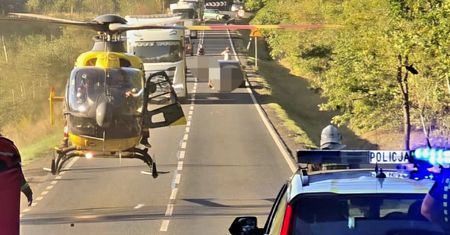 19-latka zginęła na miejscu. Motocykl uderzył w barierę