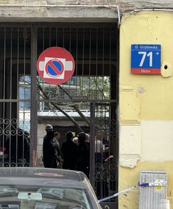 Potworne odkrycie w Warszawie, ciała w kamienicy. Na miejscu wojsko