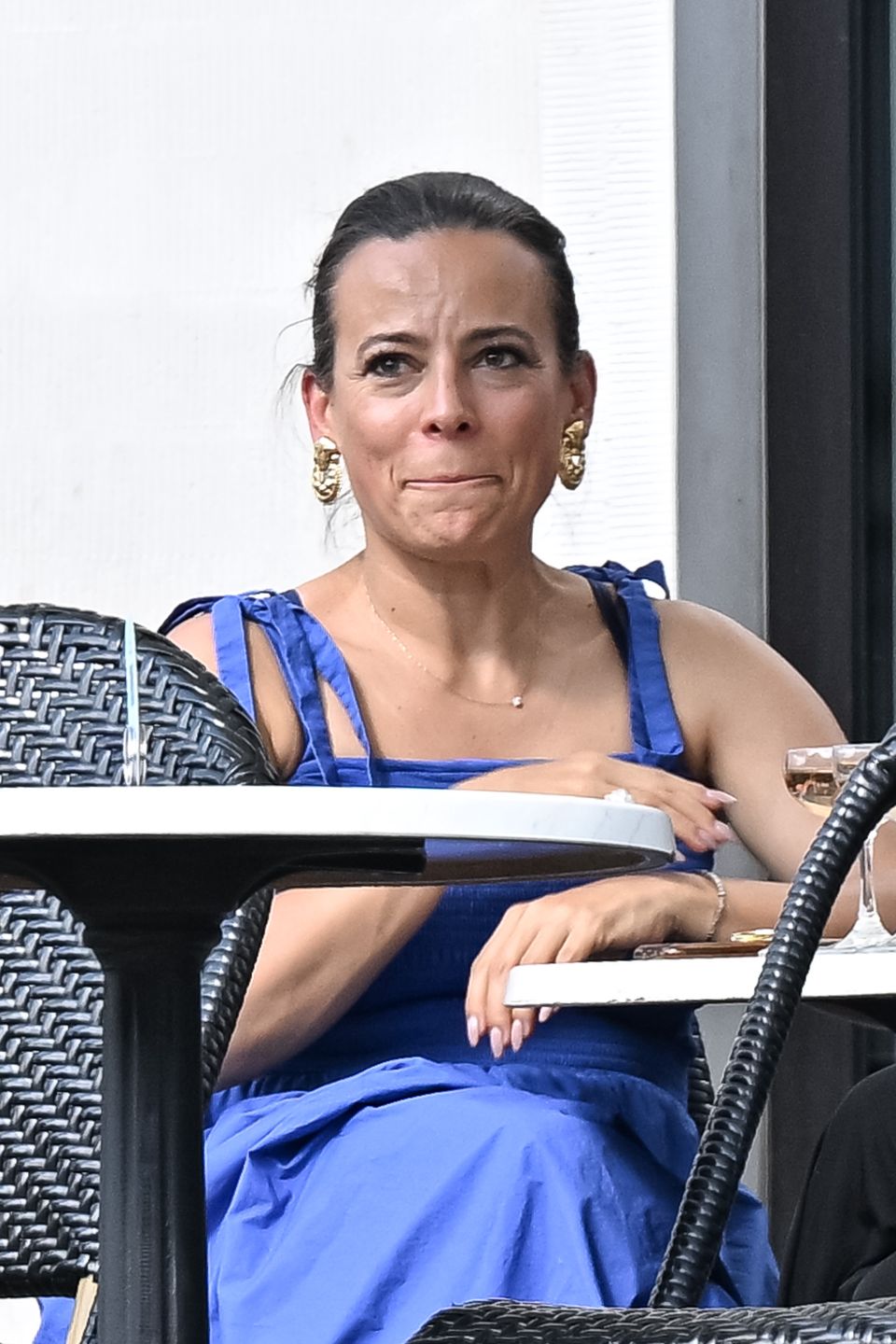 Anna Mucha delektuje się szampanem