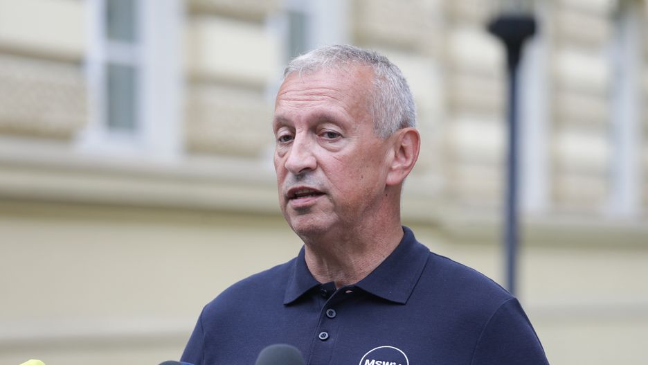 Jacek Dobrzy�ski
Warszawa, 07.07.2025. Rzecznik prasowy MSWiA Jacek Dobrzy�ski podczas konferencji prasowej przed KPRM w Warszawie, 7 bm. Tematem spotkania by�y zagro�enia wynikaj�ce z prognozy pogody na ten tydzie�.  (sko) PAP/Tomasz Gzell
Tomasz Gzell
konferencja, konferencja prasowa, pogoda, zagro�enia