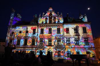 Wyjątkowy mapping na fasadzie rzeszowskiego Ratusza