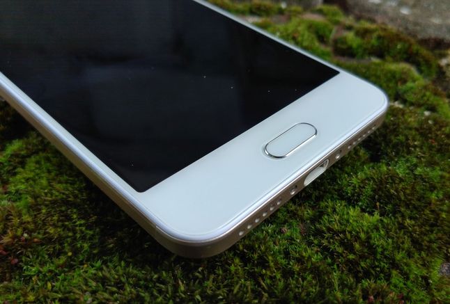 ZTE Blade V8