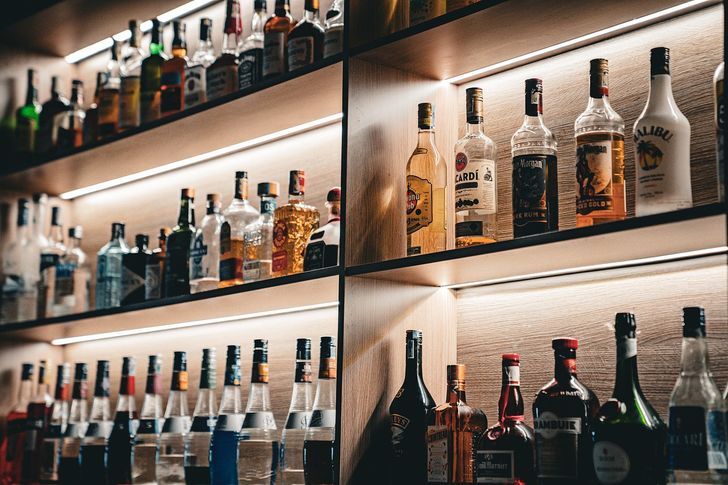 Polacy coraz częściej rezygnują z alkoholu. Budżet państwa już odczuwa skutki