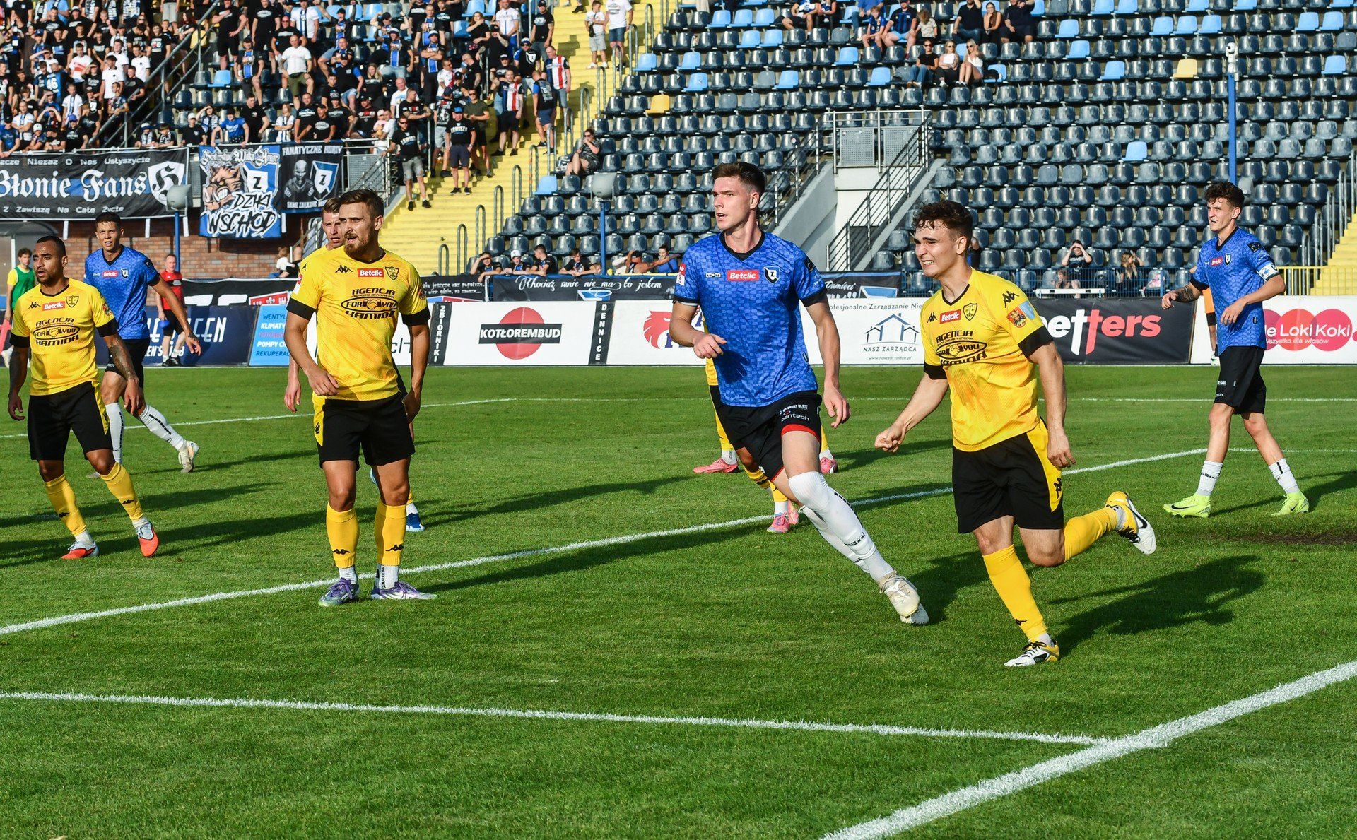 Zawisza Bydgoszcz - Tłuchowia Tłuchowo 4:0 (4:0), bramki: Marcel Strzyżewski (5), Filip Kozłowski (24), Maciej Kona (28, karny), Sebastian Rak (40)