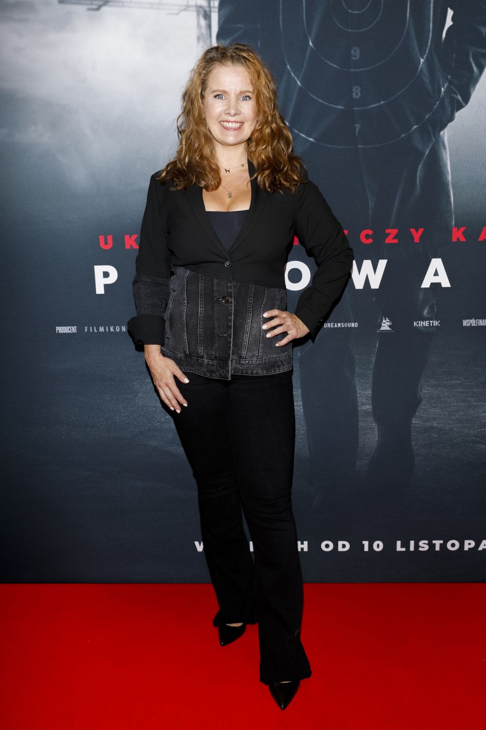 Anna Powierza cała na czarno. Tak wyglądała na premierze
