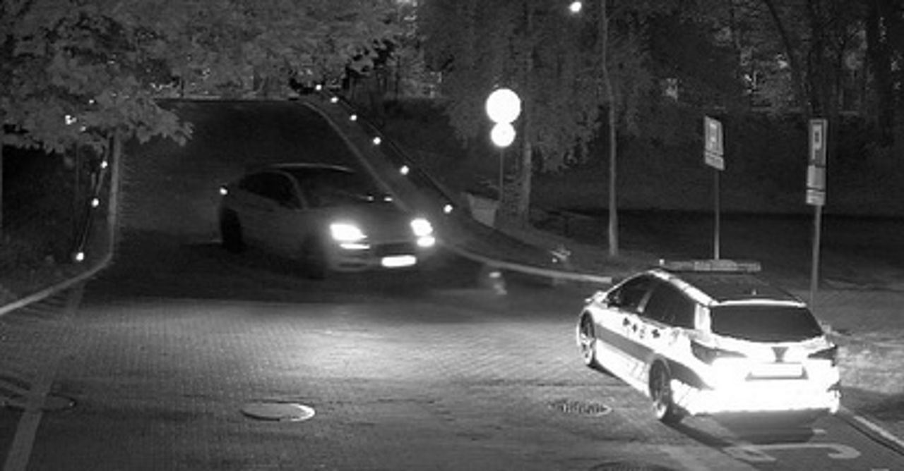Przyjechał na komisariat Porsche, by coś udowodnić. Mylił się