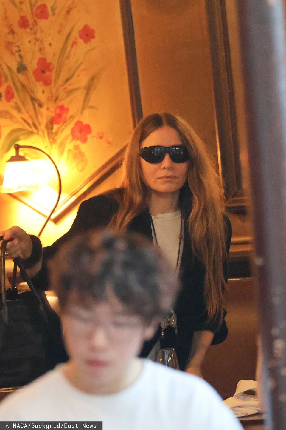 Mary-Kate i Ashley Olsen na lunchu w Paryżu