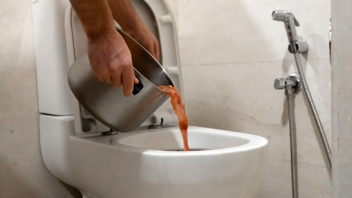 Dlaczego nie wylewać zupy do toalety? 