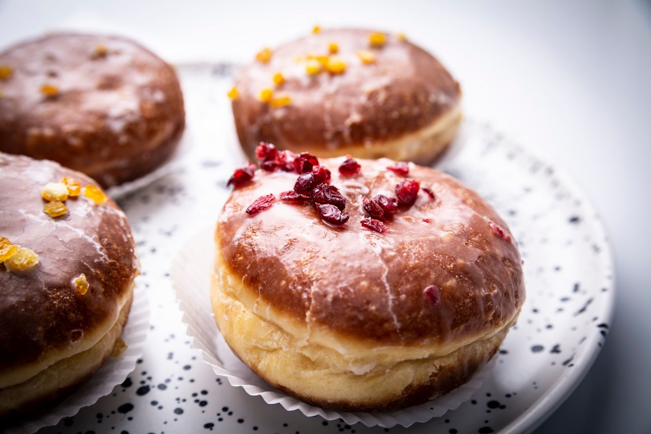 Tłusty czwartek 2026. Sklepy prześcigają się w smakach i cenach [PRZEGLĄD]