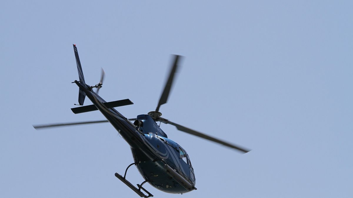 Pilot zatankował helikopter na stacji benzynowej