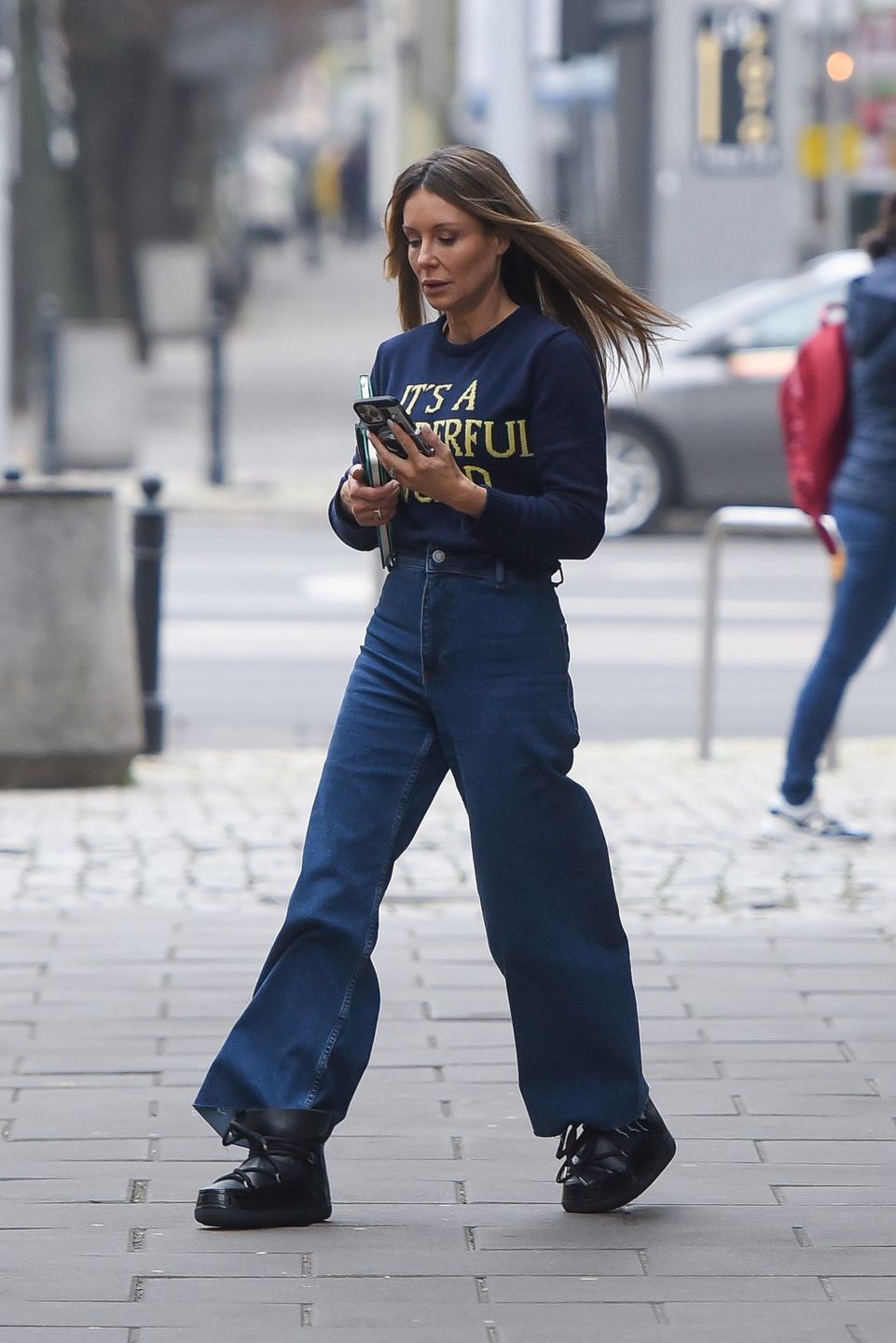 Małgorzata Rozenek pędzi do taksówki