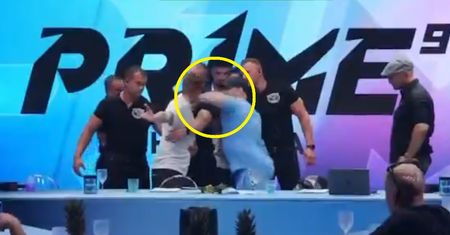 Sceny na konferencji prasowej. Brutalnie zaatakował rywala