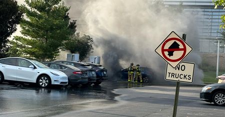 Walczyli z pożarem elektryka prawie 5 godzin. "Nie ma dobrego sposobu, aby je ugasić"