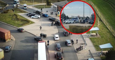 Udaremnili starcie pseudokibiców. Policyjna akcja na A1