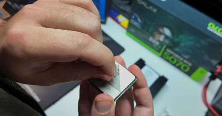Kupił procesor AMD Ryzen 7 9800X3D. Dostał nędzną podróbkę