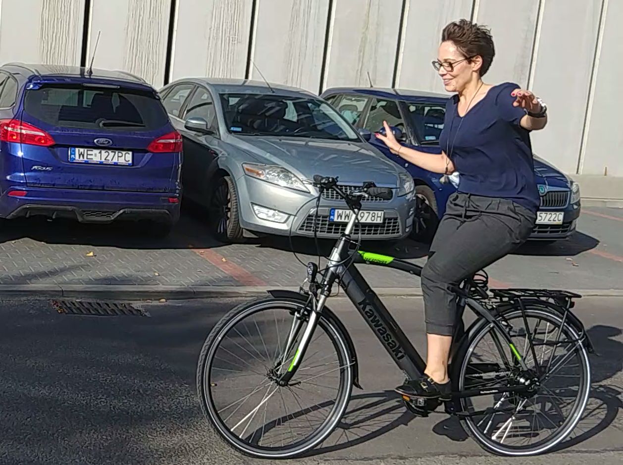 Czas na rewolucję na ulicach miast. Rowery elektryczne zamiast samochodów. Test e-roweru Kawasaki 3