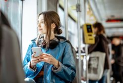 Zakaz takiego używania telefonów w autobusach. Wchodzi nowe prawo