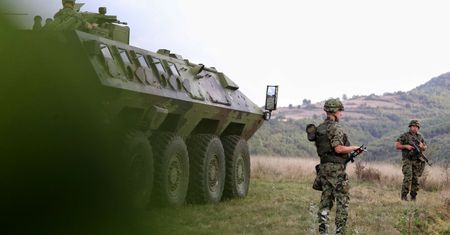 Serbska armia w najwyższej gotowości. Oddziały zmierzają w kierunku Kosowa