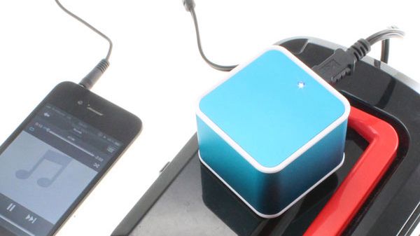 Drgające głośniki – zagra całe biurko 1