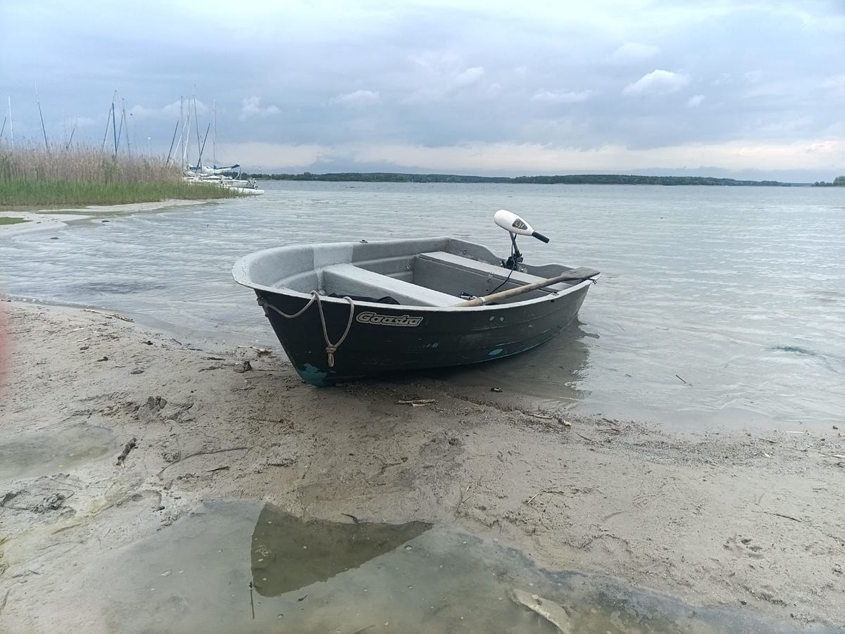 Powidz: Ukradli łódź, którą nie umieli pływać. Grozi im więzienie
