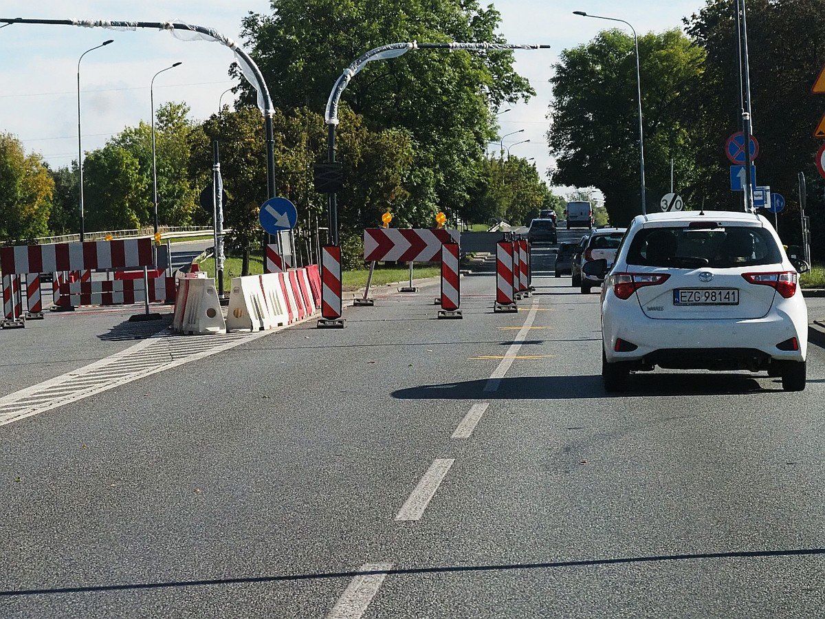 Remont Brzezińskiej jest zaawansowany w jednej czwartej. Może jeszcze w tym roku uda się go zakończyć