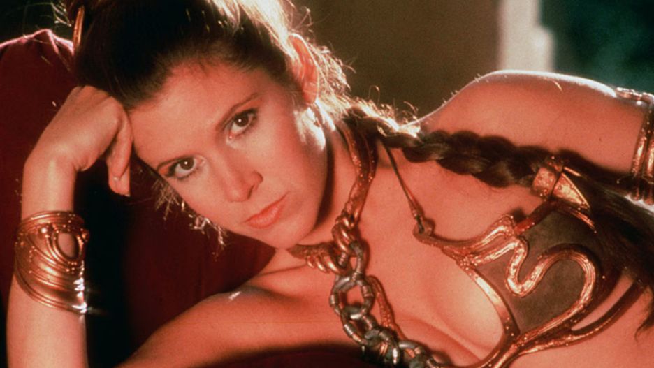 Filmowa księżniczka Leia w słynnym złotym bikini