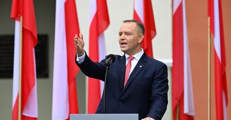 Nawrocki mówi o paliwie za 5,19 zł i uderza w Tuska. "Dostał podpis"