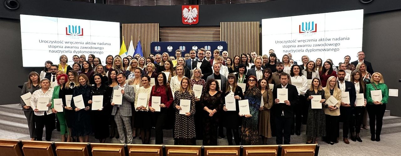 Kielce: Są mistrzami w swoim zawodzie! Oto nowi nauczyciele dyplomowani. Zobacz, kto otrzymał awanse w czwartek, 9 października na gali