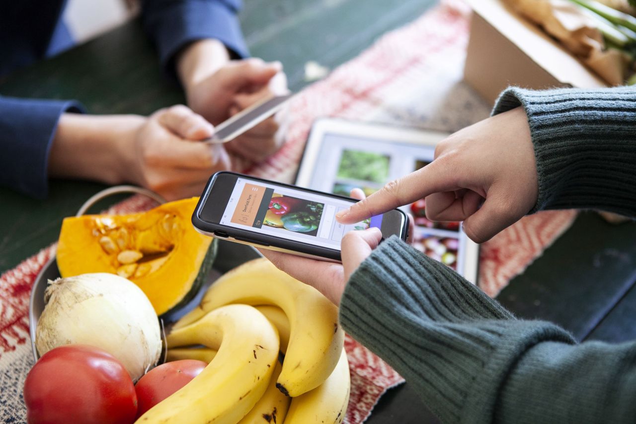 Polacy chcieliby móc płacić kartami na bazarkach i w toaletach publicznych