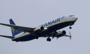 Zapłaci wysoką karę za awanturę w samolocie Ryanaira. Wydano wyrok