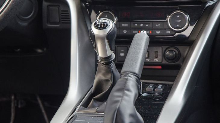 Drążek zmiany biegów skrzyni manualnej