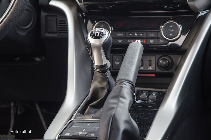 Manual transmission gear shift lever