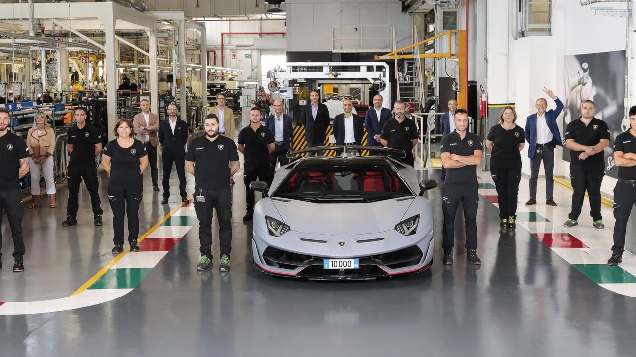 Lamborghini wyprodukowało 10 tys. aventadorów. To wynik, który daje do myślenia