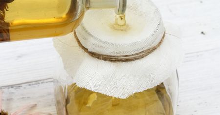 Zbieram w lesie i pakuję do dużego słoja. W sezonie grypowym dolewam do herbaty