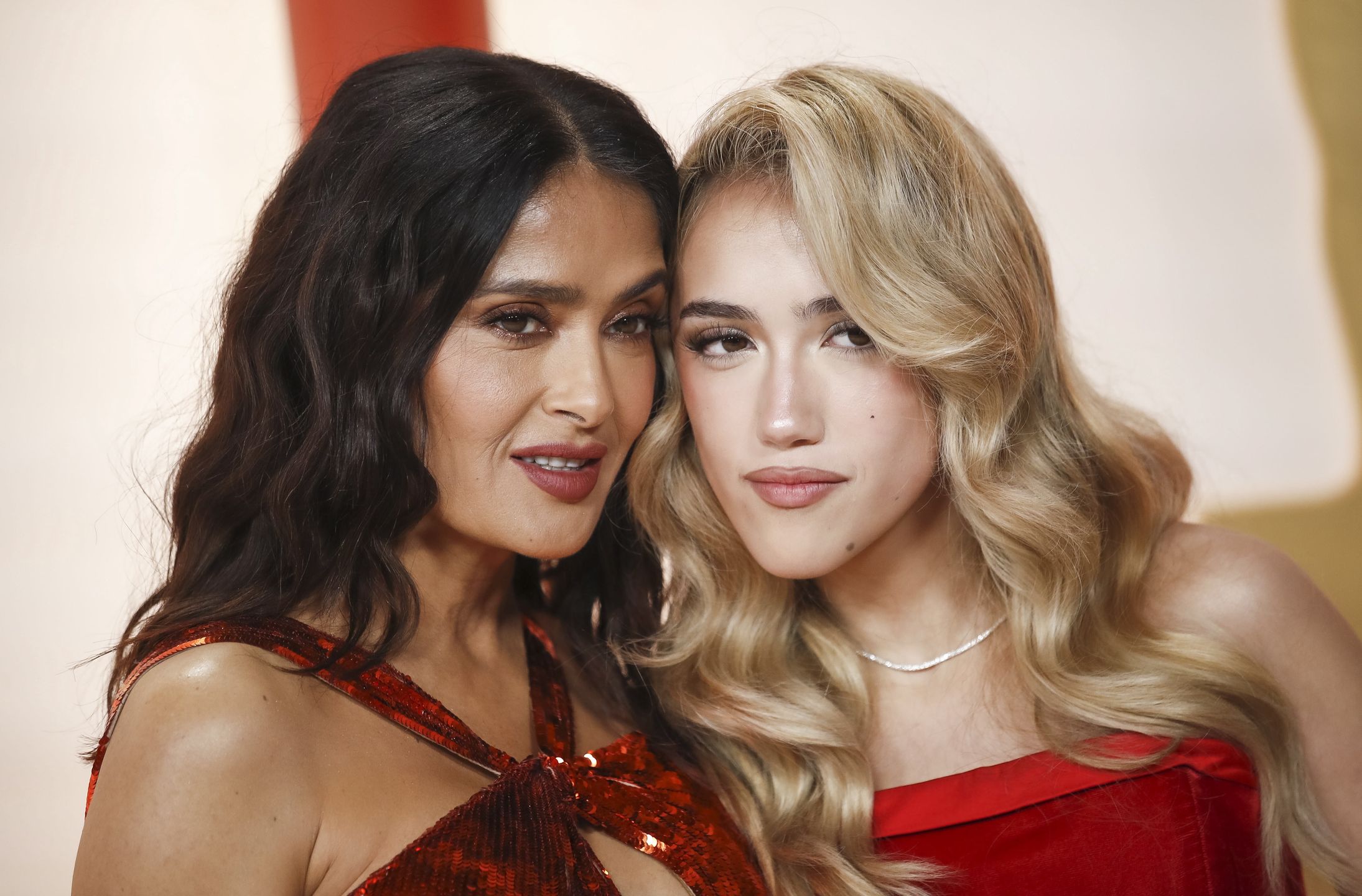 Arrivals - 95th Academy Awardsepa10518552 Actress Salma Hayek (L) and Valentina Paloma Pinault arrive for the 95th annual Academy Awards ceremony at the Dolby Theatre in Hollywood, Los Angeles, California, USA, 12 March 2023. The Oscars are presented for outstanding individual or collective efforts in filmmaking in 24 categories.  EPA/CAROLINE BREHMAN Dostawca: PAP/EPA.CAROLINE BREHMAN
